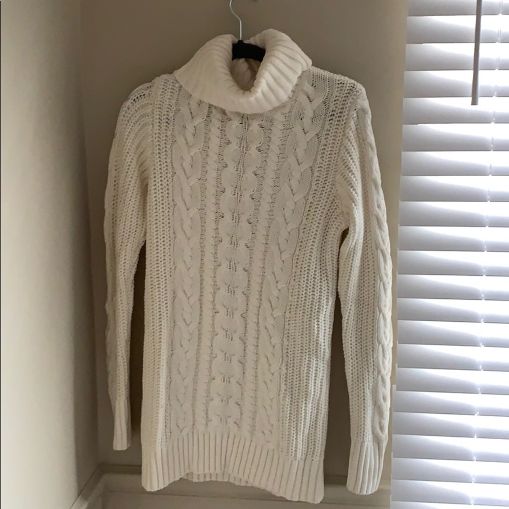Cozy, long beige turtleneck